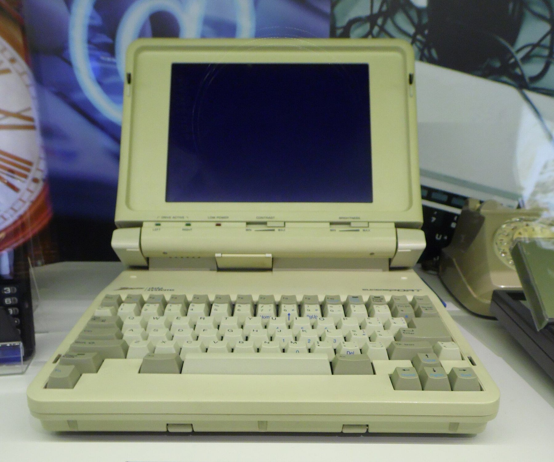 Figure 17 — A Zenith SupersPort laptop. The SupersPort line made ZDS the top US portable-computer vendor in 1988, and a kit version of the SupersPort 286 was sold through Heath.