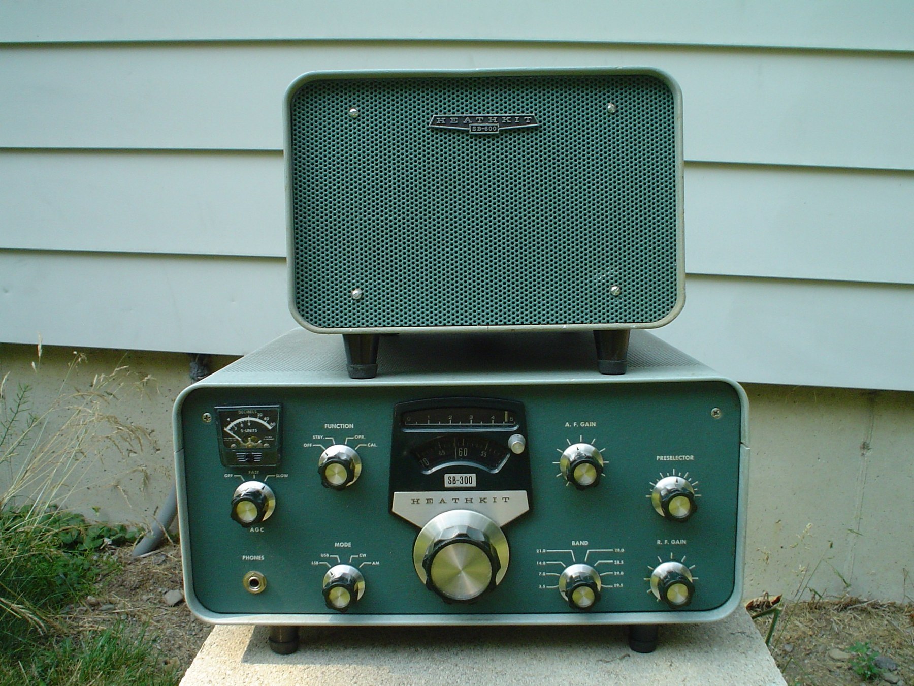Figure 2 — A surviving SB-300 with its matching speaker. Sets like this that have spent decades in storage need the full bring-up sequence below, however good they look from the front.